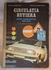 Circulatia rutiera ghidul conducatorului auto - moto Carte veche bogat ilustrata