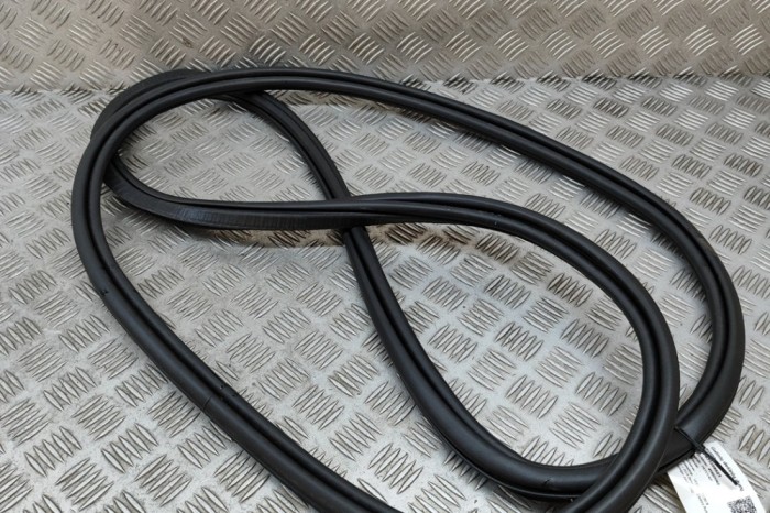 Garnitura ușă dreapta spate VOLVO XC90 II 2024 OEM: 32229248 | 31208621