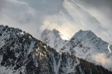 Tablou Canvas, "V&acirc;rfuri montane sub mantia norilor", Majestuos, Montan, &Icirc;nghețat, Impunător, Liniștit, V&acirc;rfuri, Alpin, Pitoresc, Strălucitor, Rece, 39