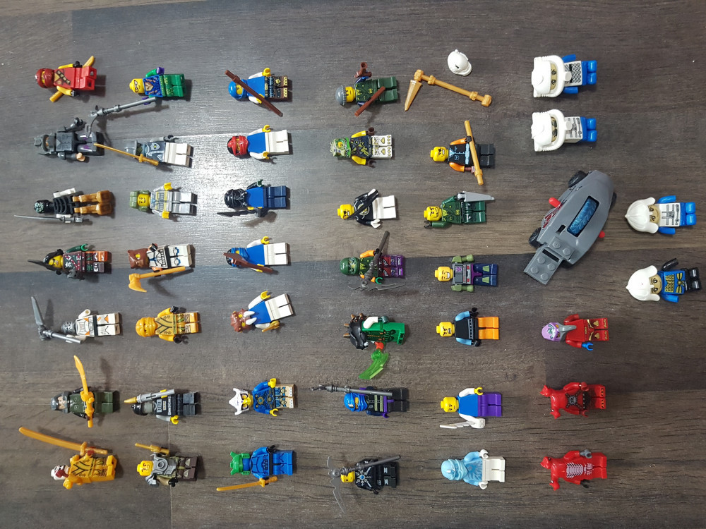 Omuleti tip Lego | arhiva Okazii.ro