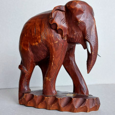 Elefant - sculptura cu postament in lemn de tec baituit thailandez, 21x19cm
