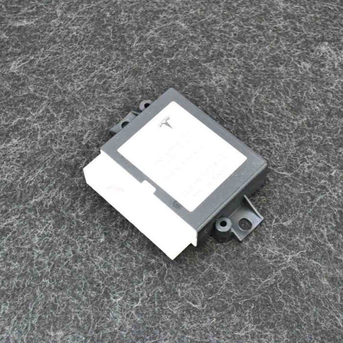 Alt modul de control TESLA MODEL X 2017 OEM: 1055891-00-D 3235658