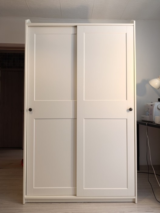 Dulap IKEA de haine cu usi glisante, alb &ndash;118x55x199 cm