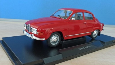 Macheta Saab 96 V4 1973 rosu - MCG 1/18 foto