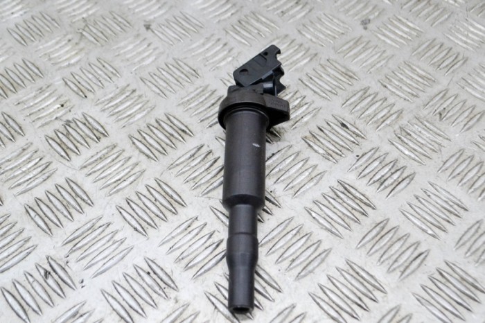 Bobina de inducție de &icirc;naltă tensiune BMW 5 F10 2015 OEM: 7594937,0221504470 14831436