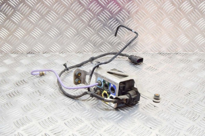 Unitate de control suspensie pneumatică TESLA MODEL S 2014 OEM: 1047417-00-A,6007021-00-B 11611615