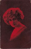 Ilustratie Vintage Fata in Rochie - An 1914, Dimensiune 14x9 cm, Stare Buna