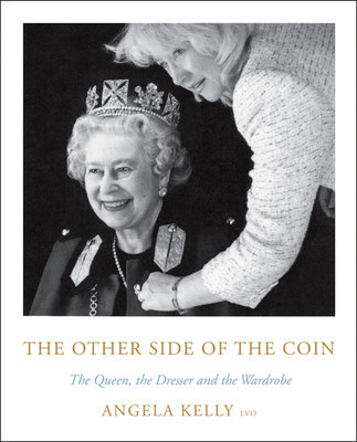 The Other Side of the Coin: The Queen, the Dresser and the Wardrobe foto