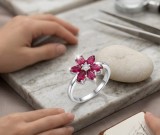 Cumpara ieftin Inel din Argint 925 Aurora Jewelry , Model Floare cu Cristale RoE u Rubin