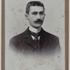 Fotografie carton CDV veche, studio Heitler Craiova portret domn