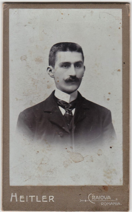 Fotografie carton CDV veche, studio Heitler Craiova portret domn