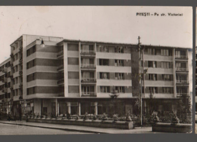 CPIB 21212 CARTE POSTALA - PITESTI. PE STRADA VICTORIEI, RPR foto