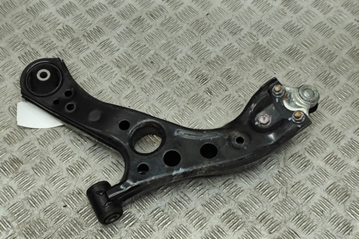Braț curbat dreapta față TOYOTA PRIUS _W6_ 2023 OEM: 48068-47070 30444718