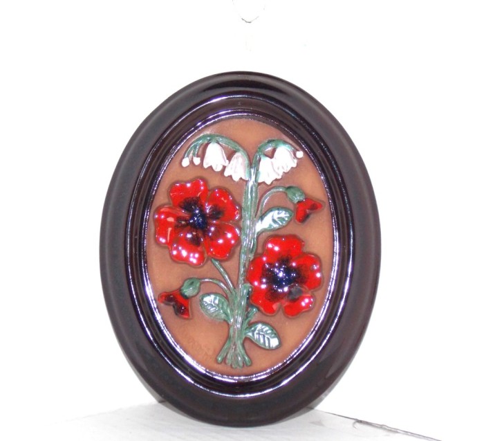 Placheta basorelief (Aplica), ceramică emailata si decorata manual - Maci și lăcrămioare - semnata Ingegard, GABRIEL Verken Suedia