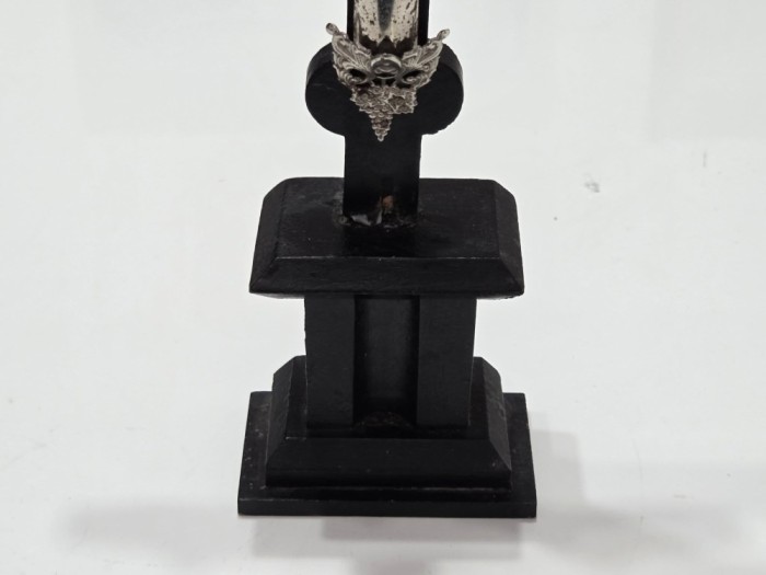Crucifix vintage negru din lemn si metal