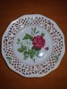 Farfurie decorativa de colectie de protelan de perete margine filigranata dantelata Bavaria trandafir rosu Redoute