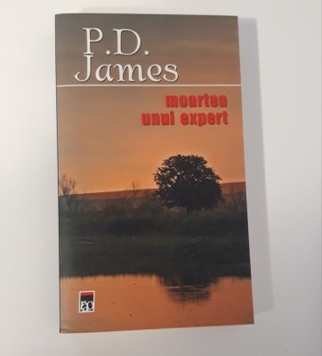 P D James Moartea unui expert foto