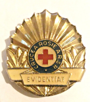 MEDICINA INSIGNA EVIDENTIAT CRUCEA ROSIE RSR FRUNTAS METAL ALB 37,50/33,77 MM foto