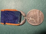 Medalie in amintirea inaltatatorului avant 1913 Pace Carol 1 din Carpati peste Dunare la Balcani producator Carlier Bruxelles