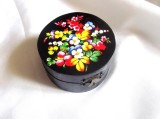 Cutie din lemn decorata cu flori colorate 42213
