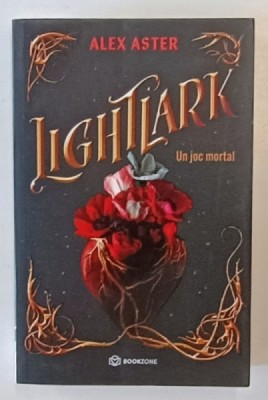 LIGHTLARK de ALEX ASTER , UN JOC MORTAL , 2023 foto