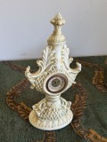 Ceas decorativ din ceramică glazurată, stil baroc, model urnă cu frunze acant