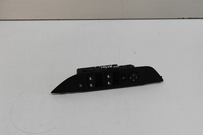 Buton geam ușă dreapta față PEUGEOT 208 II UB_, UP_, UW_, UJ_ 2024 OEM: 98349233ZD | 31799371