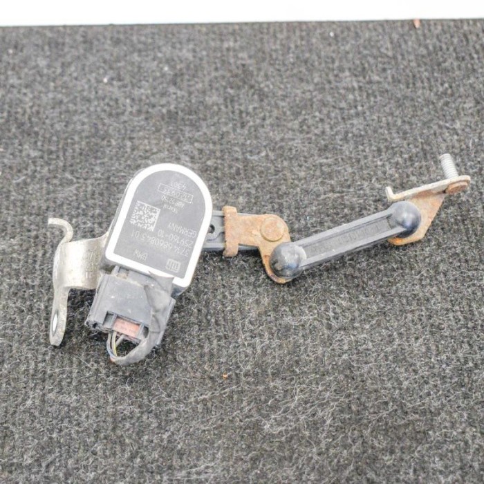 Senzor de nivel &icirc;nălțime dreapta față BMW 5 F10 2013 OEM: 6860843 | 10002153