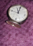 Ceas vechi de masa Slava,ceas de colectie,ceas in starea care se vede,T.GRATUIT, 38, Rosu