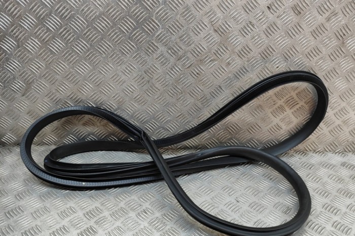 Garnitura ușă dreapta față TESLA MODEL Y 2023 OEM: 1497674-00-D | 22266542