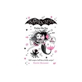 Isadora Moon Under the Sea: Volume 16