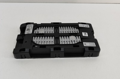 Amplificator de antena PORSCHE Taycan 2021 OEM: 9J1035504B,9J1.035.504.B,4774A-19300,RK7193-00,10R-058802 23953225 foto