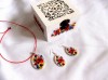 Set cadou format din cutiuta decorata cu motiv floral si set bijuterii cu motiv floral 42700