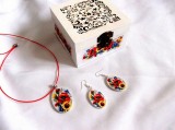 Set cadou format din cutiuta decorata cu motiv floral si set bijuterii cu motiv floral 42700