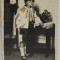 FETITA CU OCHELARI , IN COSTUM NATIONAL , CU DIPLOMA DE PREMIU , FOTOGRAFIE TIP CARTE POSTALA , INTERBELICA