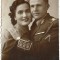 P1904N Sublocotenent Petre Strochi din Regimentul 2 V&acirc;nători de Gardă Regina Elisabeta &icirc;n ținută model 1941, cu &icirc;nsemn de rănit
