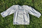 Ie veche, din panza groasa, brodata manual cu floricele marunte, zona Maramures, marime mica / S