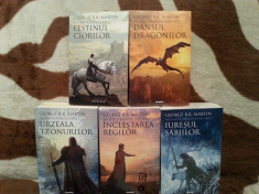 URZEALA TRONURILOR-GEORGE R.R.MARTIN (8 VOL) EDITIE 2017 foto