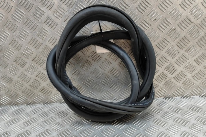 Garnitura ușă st&acirc;nga spate VW TIGUAN AD1 2021 OEM: 5NA867913B | 24484993