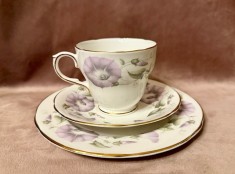 SET DE 3 PIESE DIN PORTELAN FIN ENGLEZESC- MARCAJ DUCHESS- BONE CHINA- MORNING GLORY