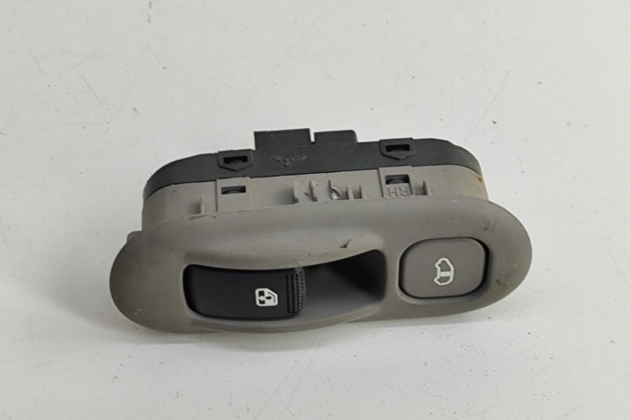 Buton geam ușă dreapta spate KIA CARNIVAL / GRAND CARNIVAL III VQ 2007 OEM: 93580-4D801,93580-4D801KS 29954597