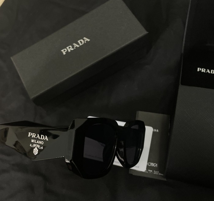 Ochelari de soare Prada