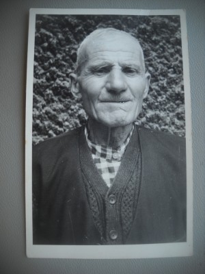 HOPCT 317 E BARBAT BATRAN CU PLOVAR -FOTOGRAFIE VECHE-TIP CP foto