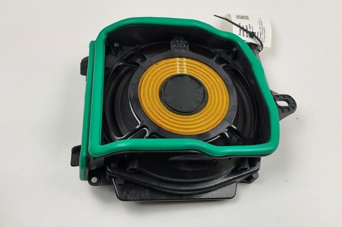 Subwoofer podea st&acirc;nga BMW 3 G20, G28 2024 OEM: 2622861 30469079