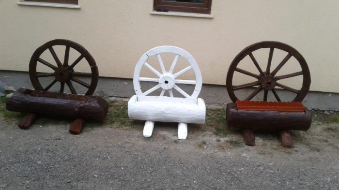 Roți vechi de căruță