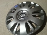 Capace Roti 14 inch Gri Deschis Compatibile Dacia Logan, VW, Opel, Ford, Audi, Fiat, Hyundai, Toyota - Set 4 Bucati cu Emblema Metalica