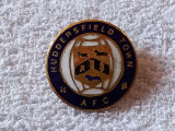 Insigna metalica fotbal - HUDDERSFIELD TOWN AFC (Anglia)