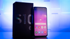 Samsung Galaxy S10e, NOU desigilat Dual SIM, 128GB, 6GB RAM, 4G. foto