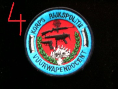 C7 44 - Ecuson tematica militara - politie - Olanda - piesa de colectie! foto