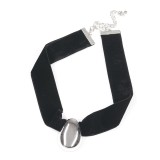 Colier tip choker elegant cu detaliu oval argintiu